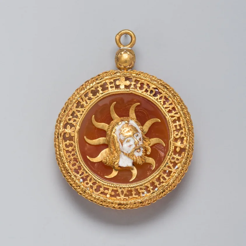 Insignia de sombrero con la cabeza de san Juan Bautista, convertida en colgante