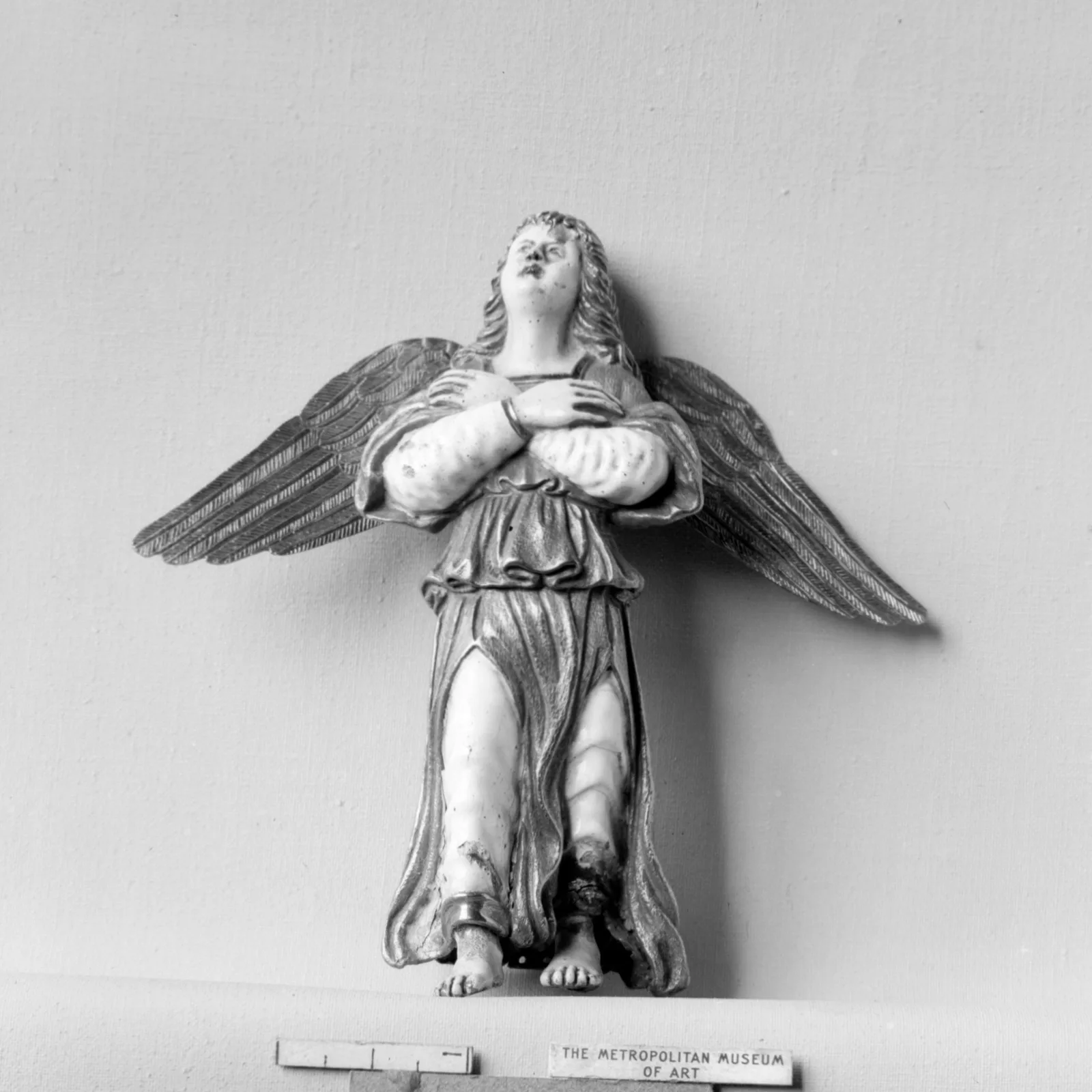 El ángel en la joyería: qué significa de verdad el símbolo alado