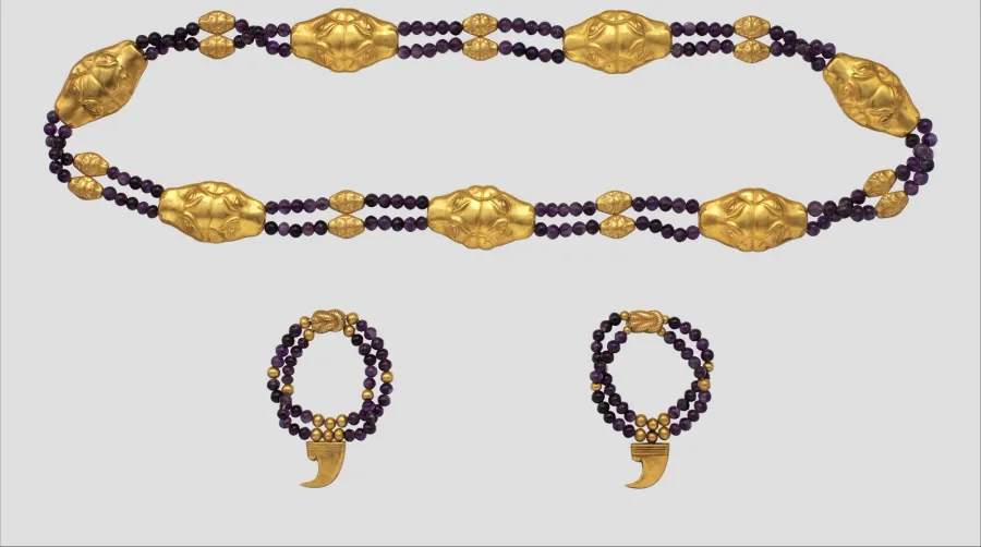 La tobillera: la pulsera de tobillo, su historia, su simbología y cómo llevarla
