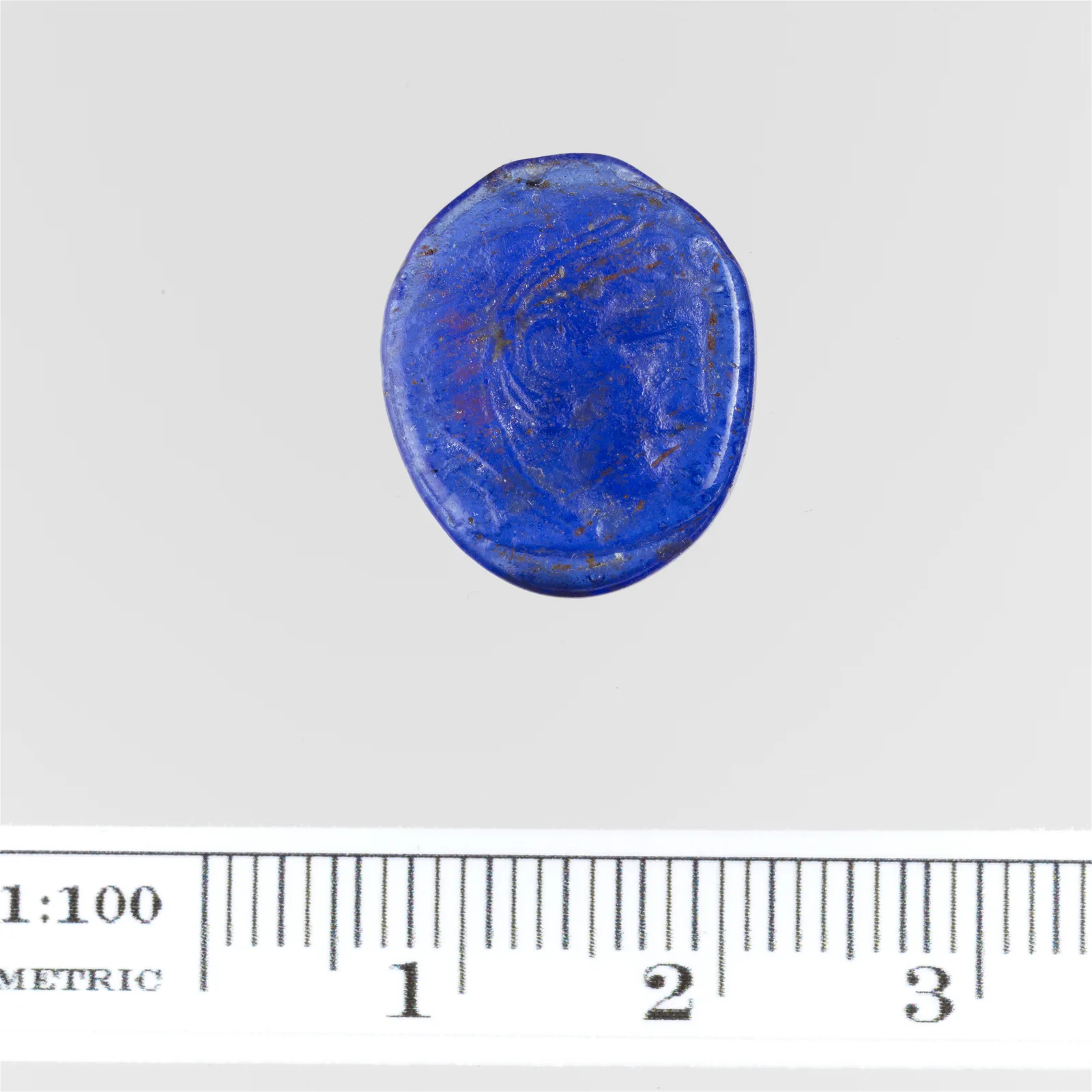 Camafeo antiguo de vidrio con el perfil de Alejandro Magno, vidrio azul, Roma