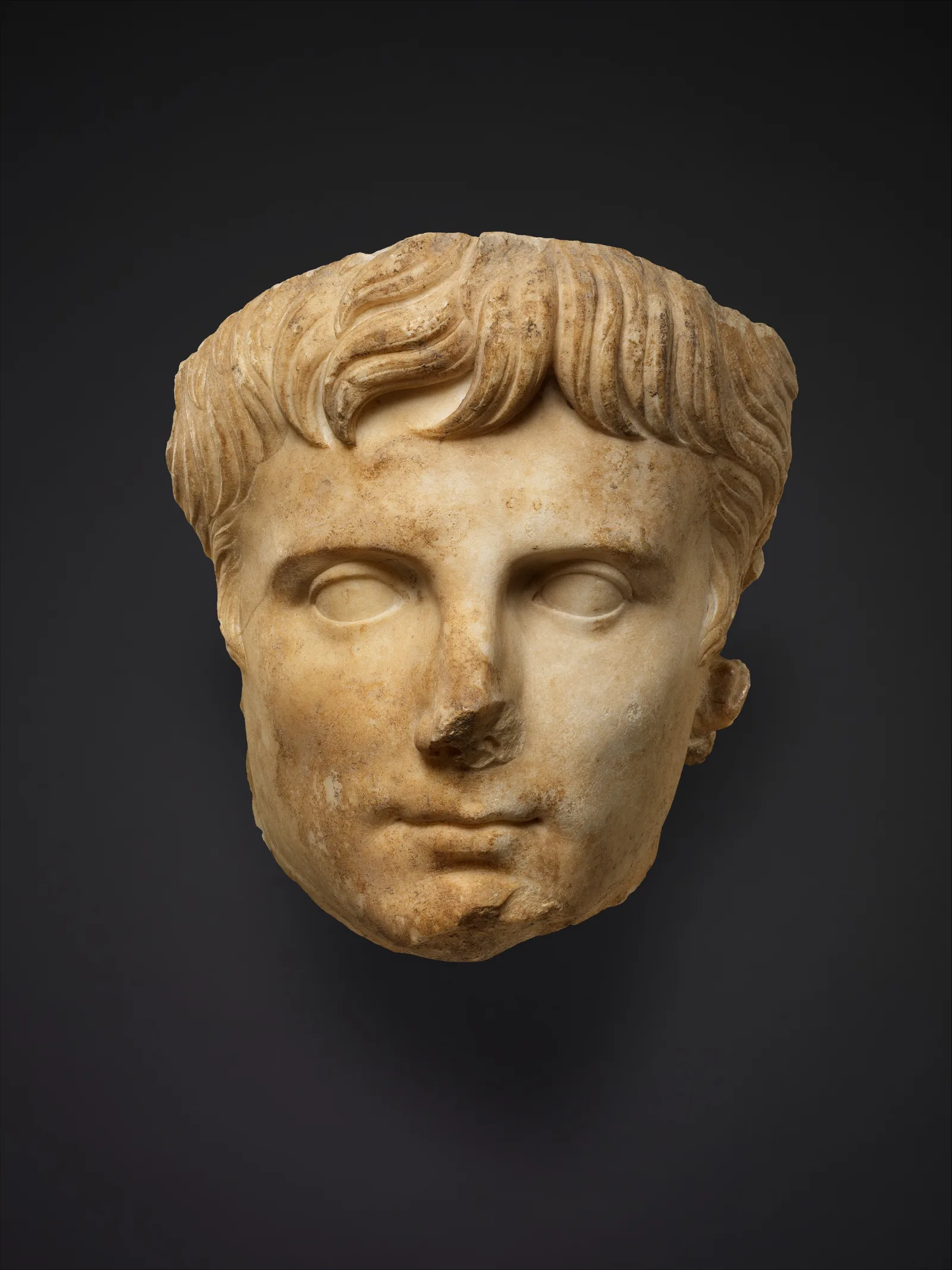 Retrato de mármol del emperador romano Augusto, cabeza escultórica antigua