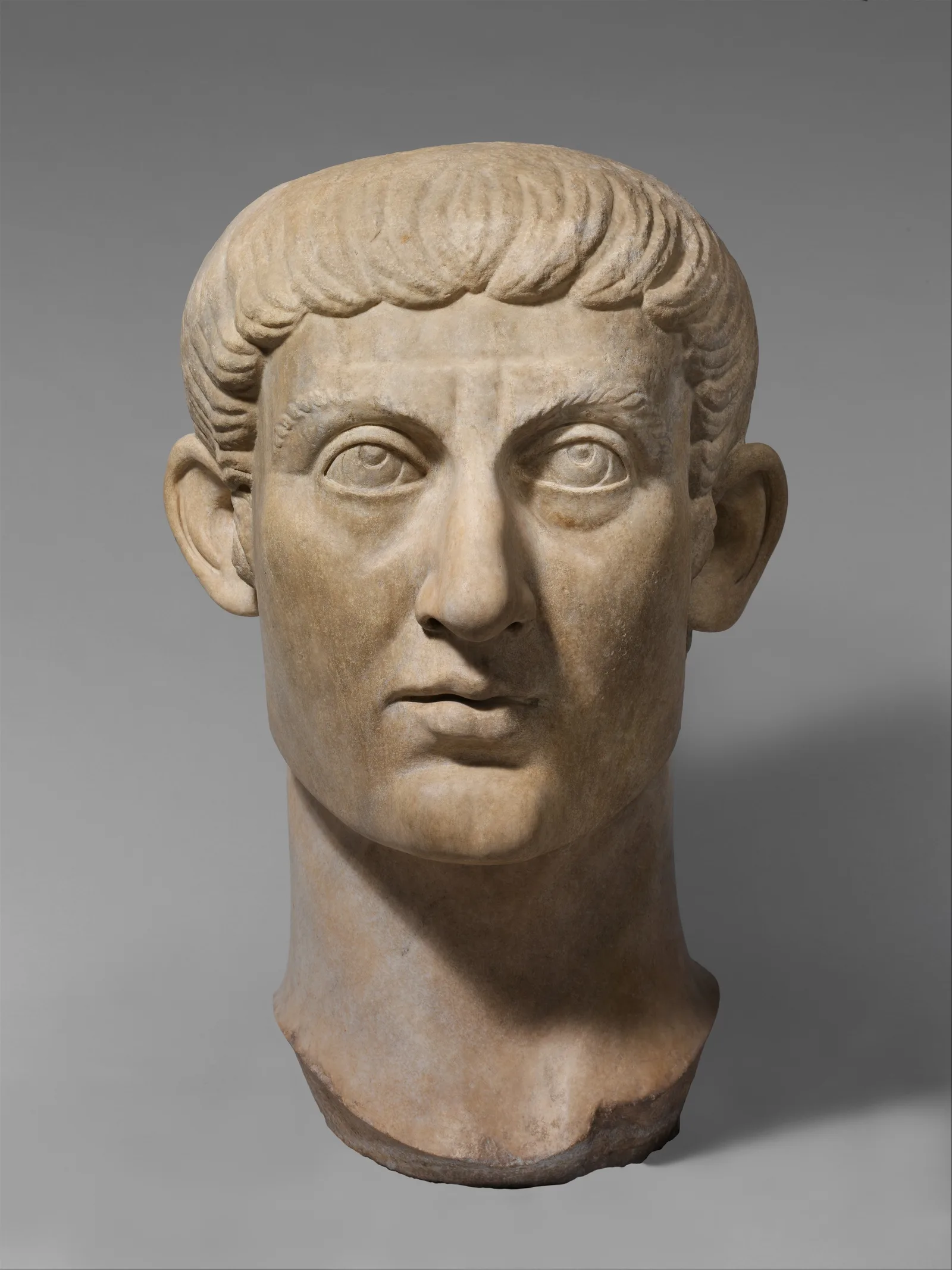 Cabeza de retrato en mármol del emperador Constantino I, escultura antigua tardía