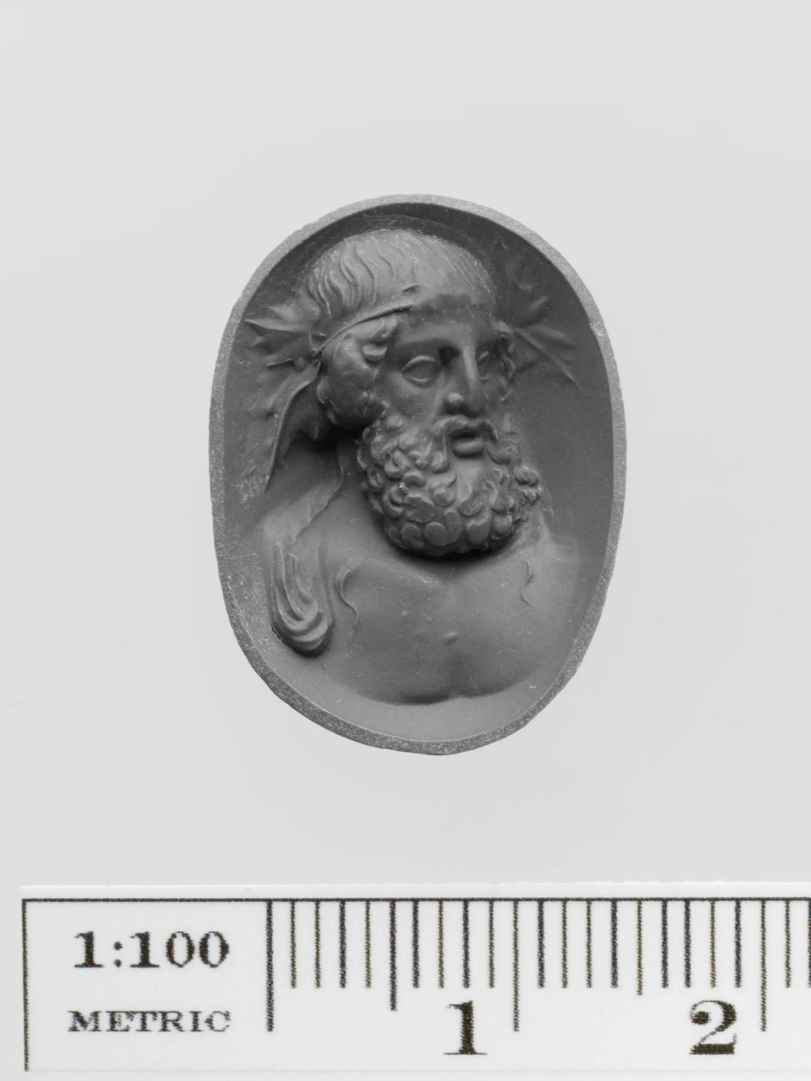 Entalle de amatista para sortija con el busto de Dioniso, talla romana en piedra