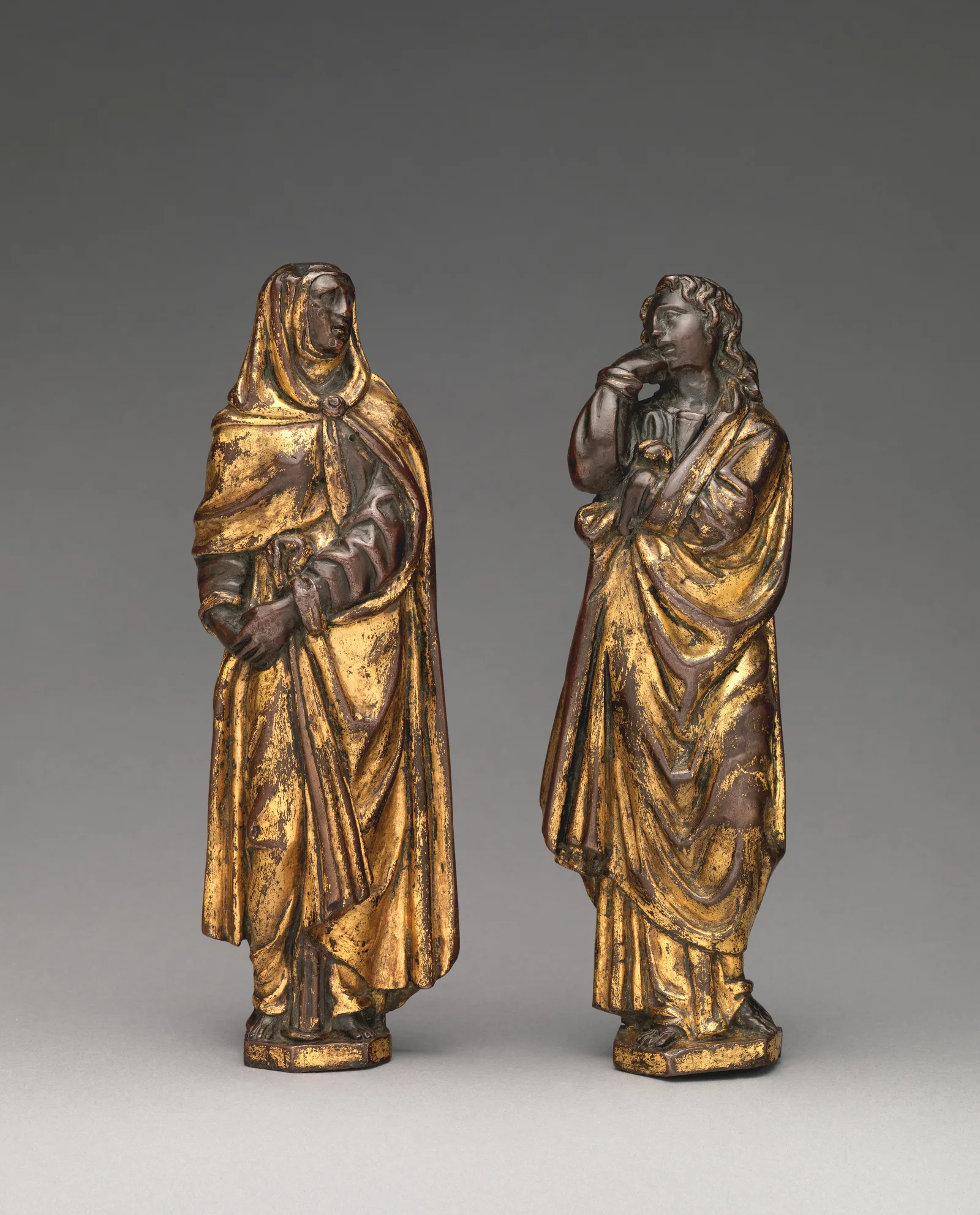 Figura de bronce de la Virgen María, pieza de museo