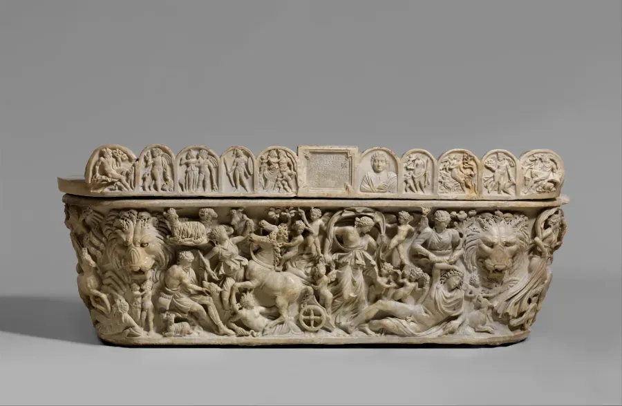 Sarcofago romano de marmol con el mito de Selene y Endimion, principios del siglo III d. C.