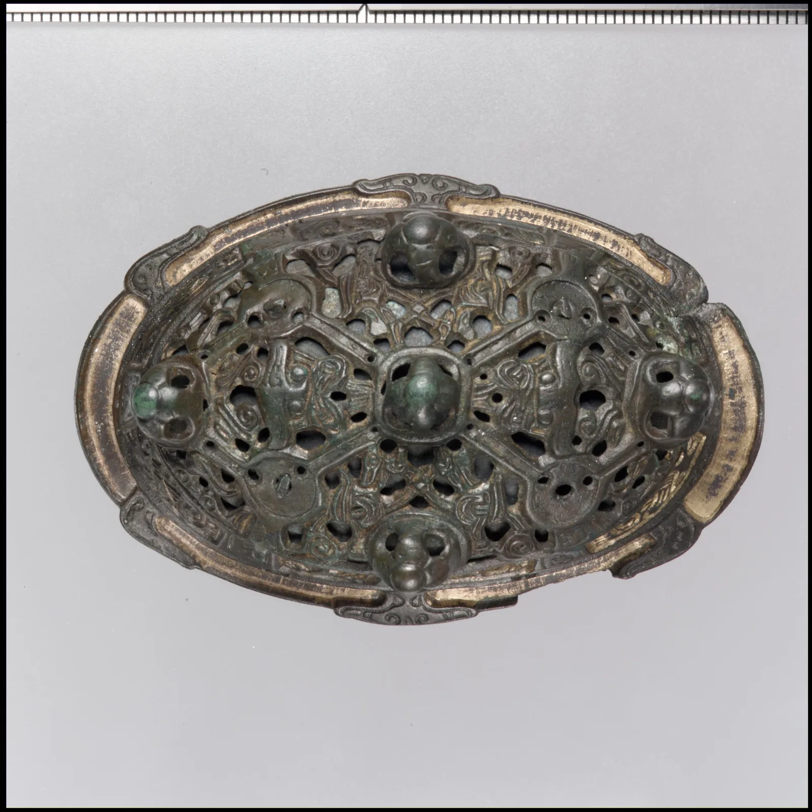 Fíbula oval de la época vikinga en bronce dorado, siglos IX y X