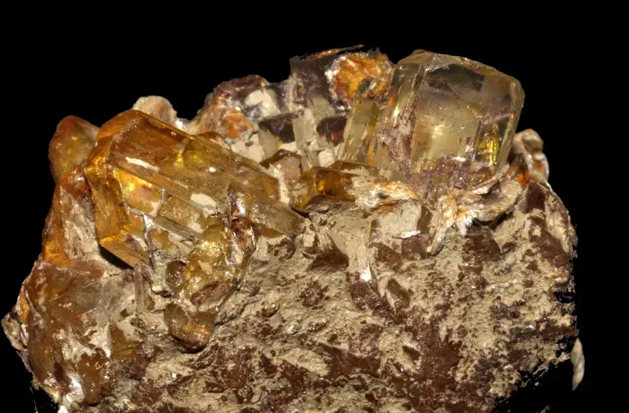 Heliodoro en joyería: el berilo dorado, su química, geología e historia