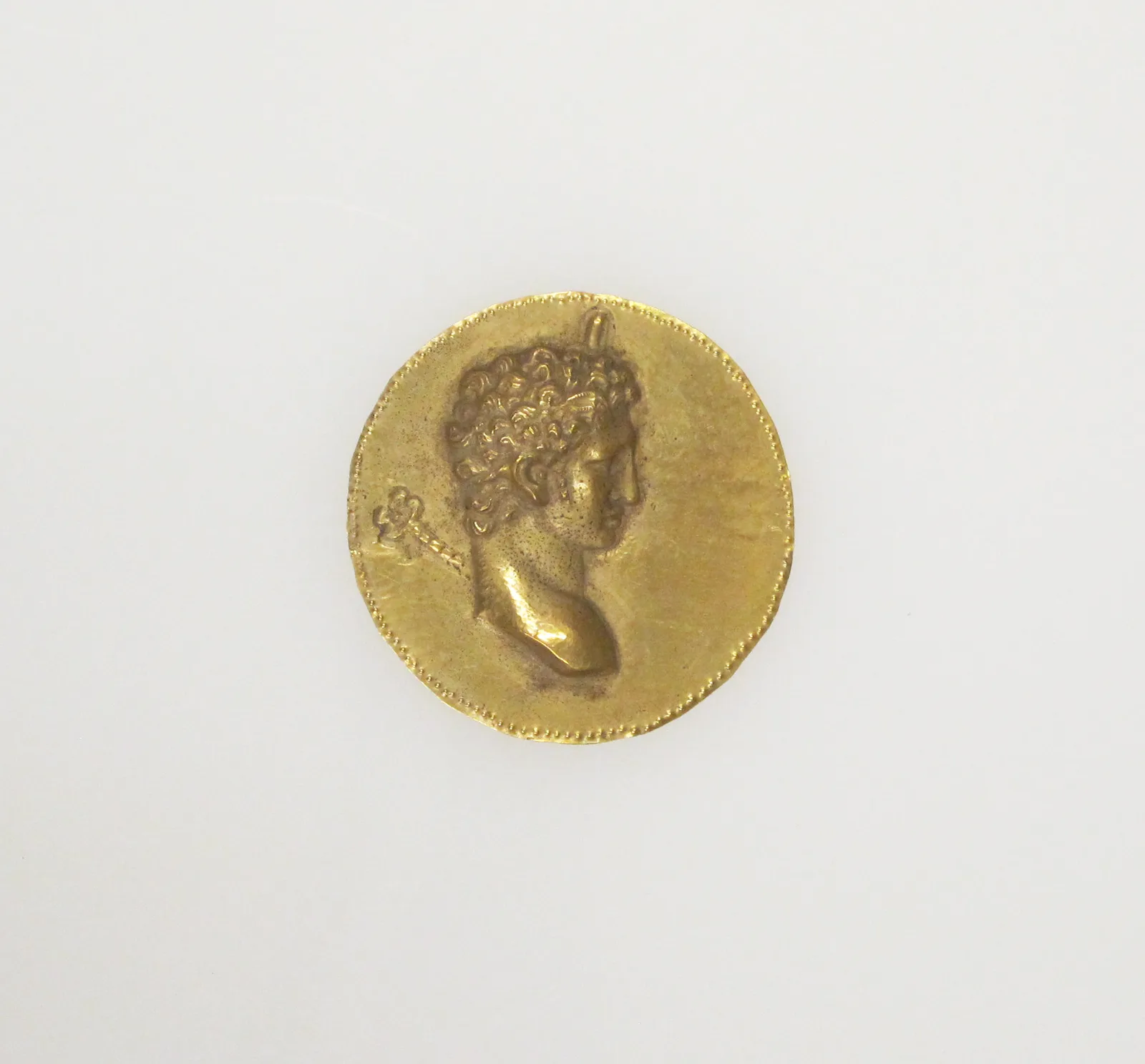 Medallón de oro con el perfil de la cabeza de Hermes, trabajo griego