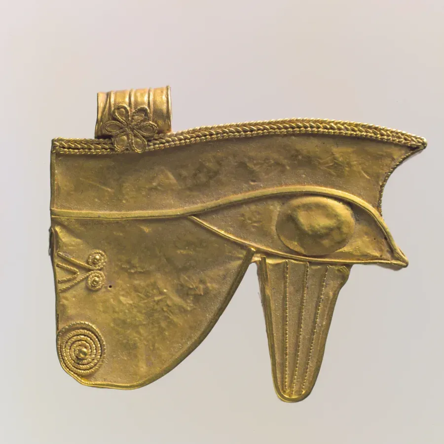 Amuleto Wedjat de fayenza azul, Baja Época del Antiguo Egipto