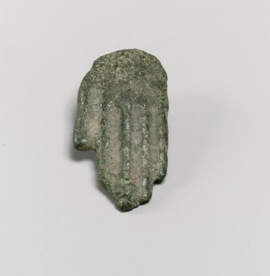 Mano derecha votiva romana en bronce, siglos I-III d.C.