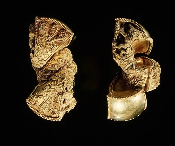 Par de pendientes reales de oro del sur de la India, hacia el siglo I antes de nuestra era