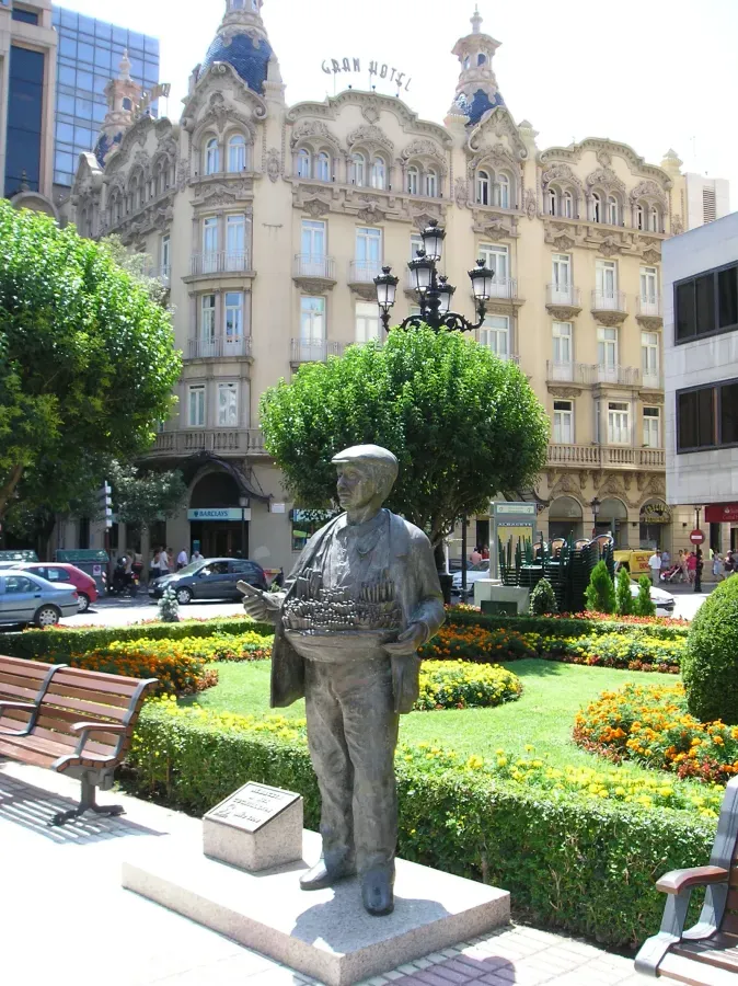 Estatua del cuchillero en la Plaza del Altozano, Albacete