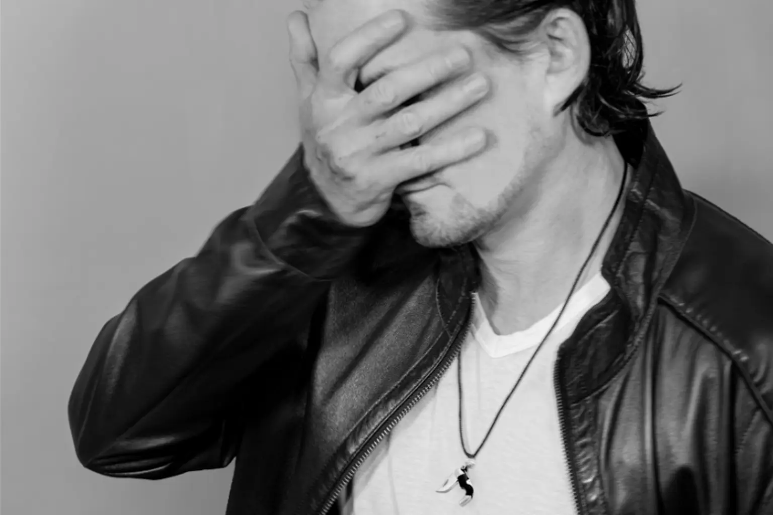 Colgantes de cuchillo y pendientes de cuchillo: joyería con carácter, historia y simbolismo