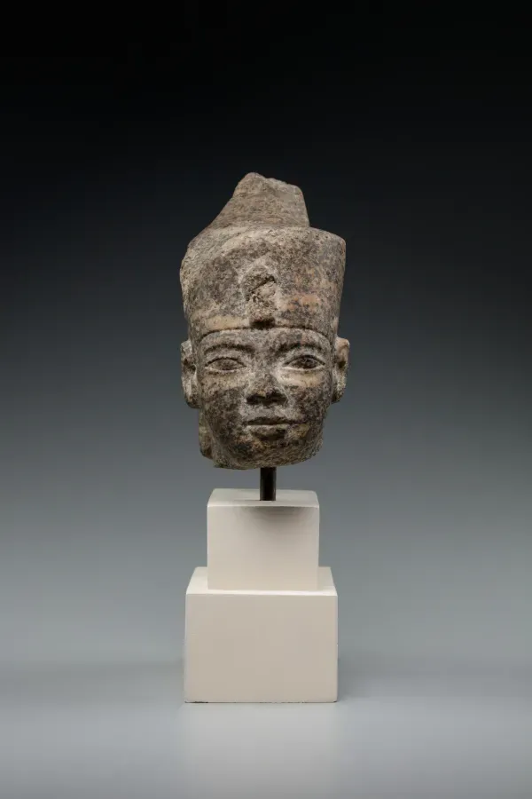 Cabeza de un rey egipcio con la Corona Roja (Deshret), Baja Época, Metropolitan Museum