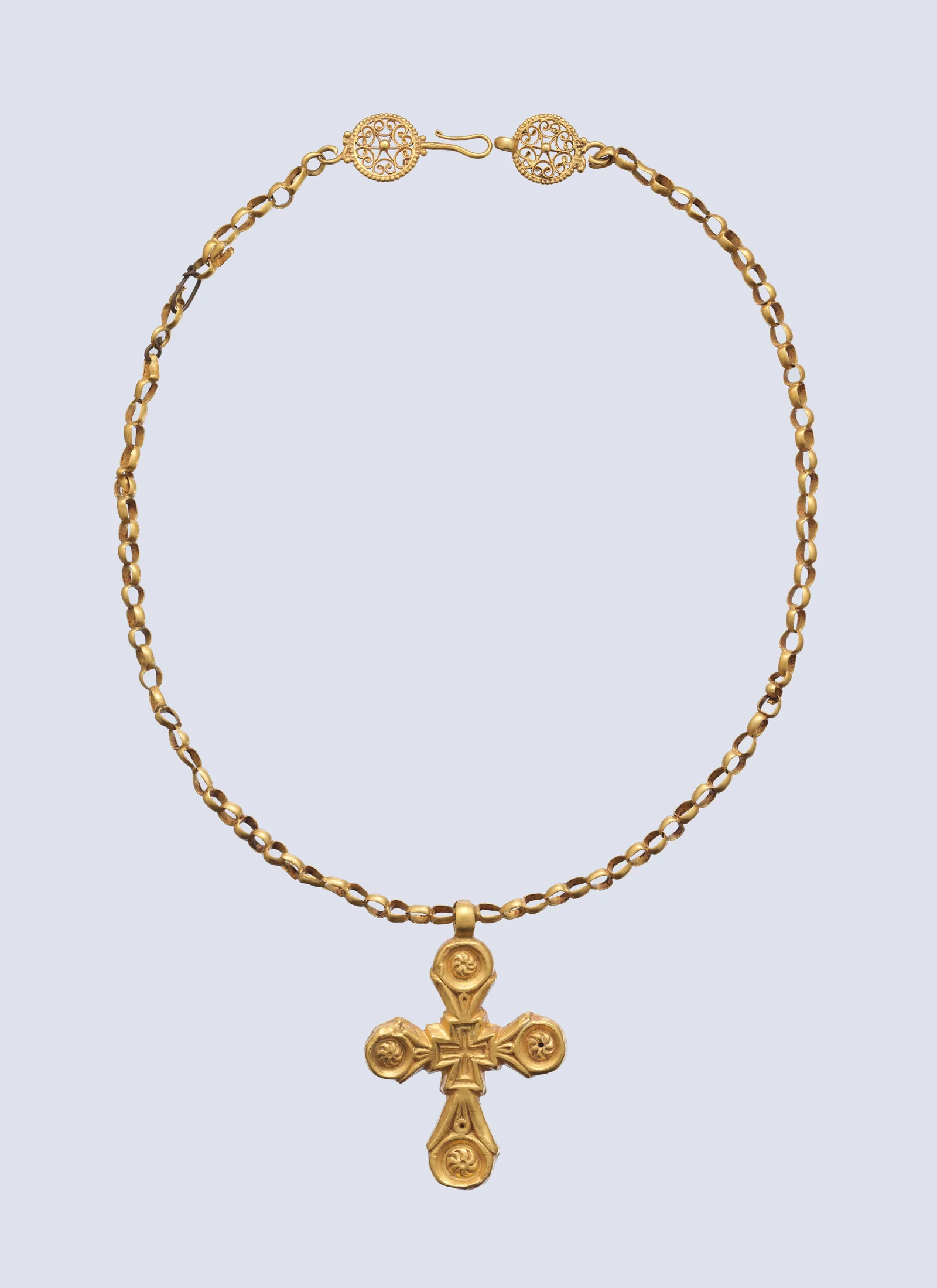 Collar bizantino de oro con cruz colgante, siglo VI