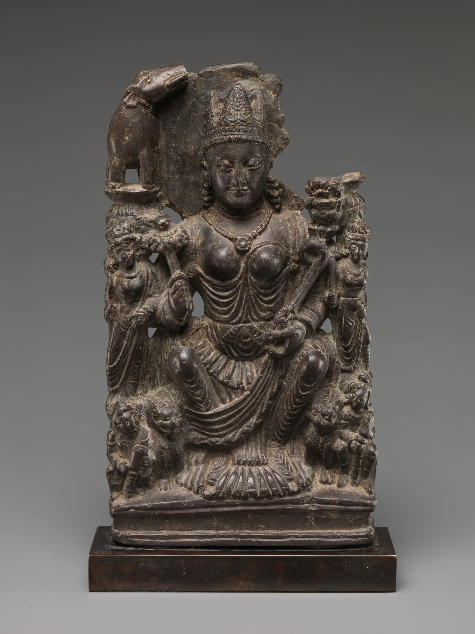 Relieve en piedra de Gaja-Lakshmi con elefantes, Cachemira, siglo VI