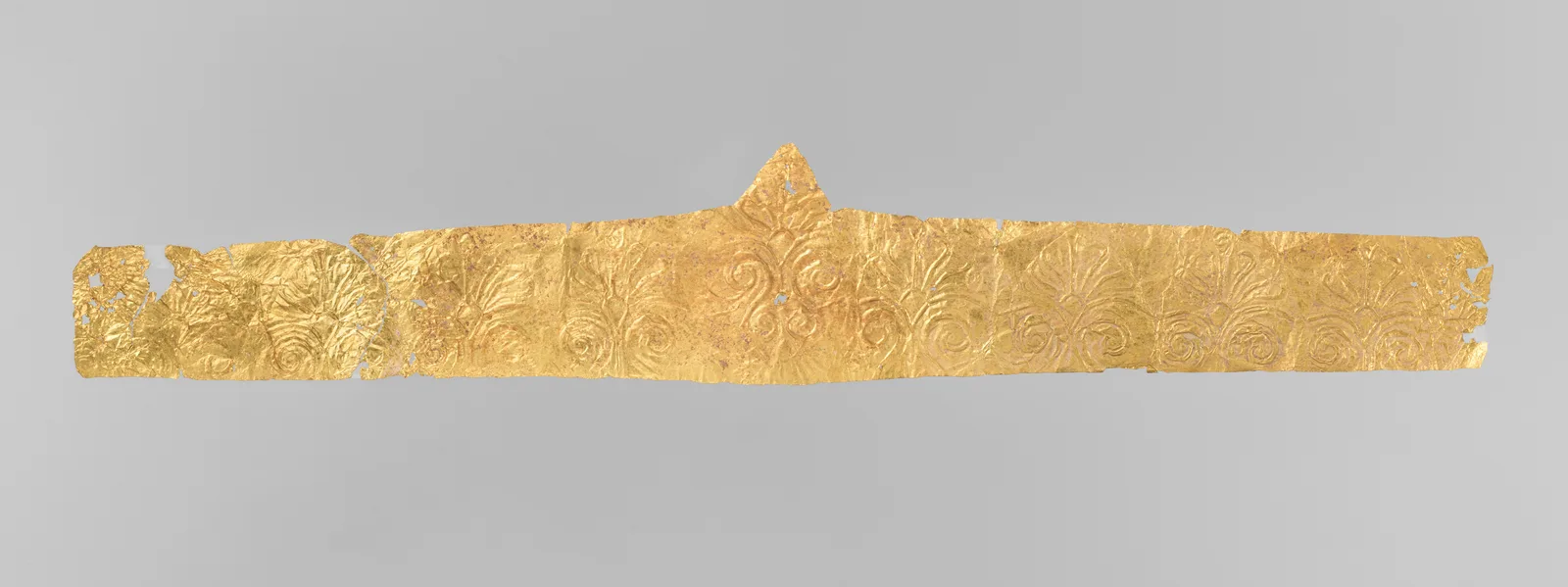 Diadema-corona griega de oro del siglo IV a. C. con finas hojas forjadas