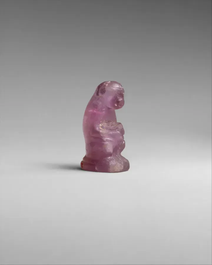 Amuleto de amatista con forma de mona con su cría, Antiguo Egipto, Imperio Medio