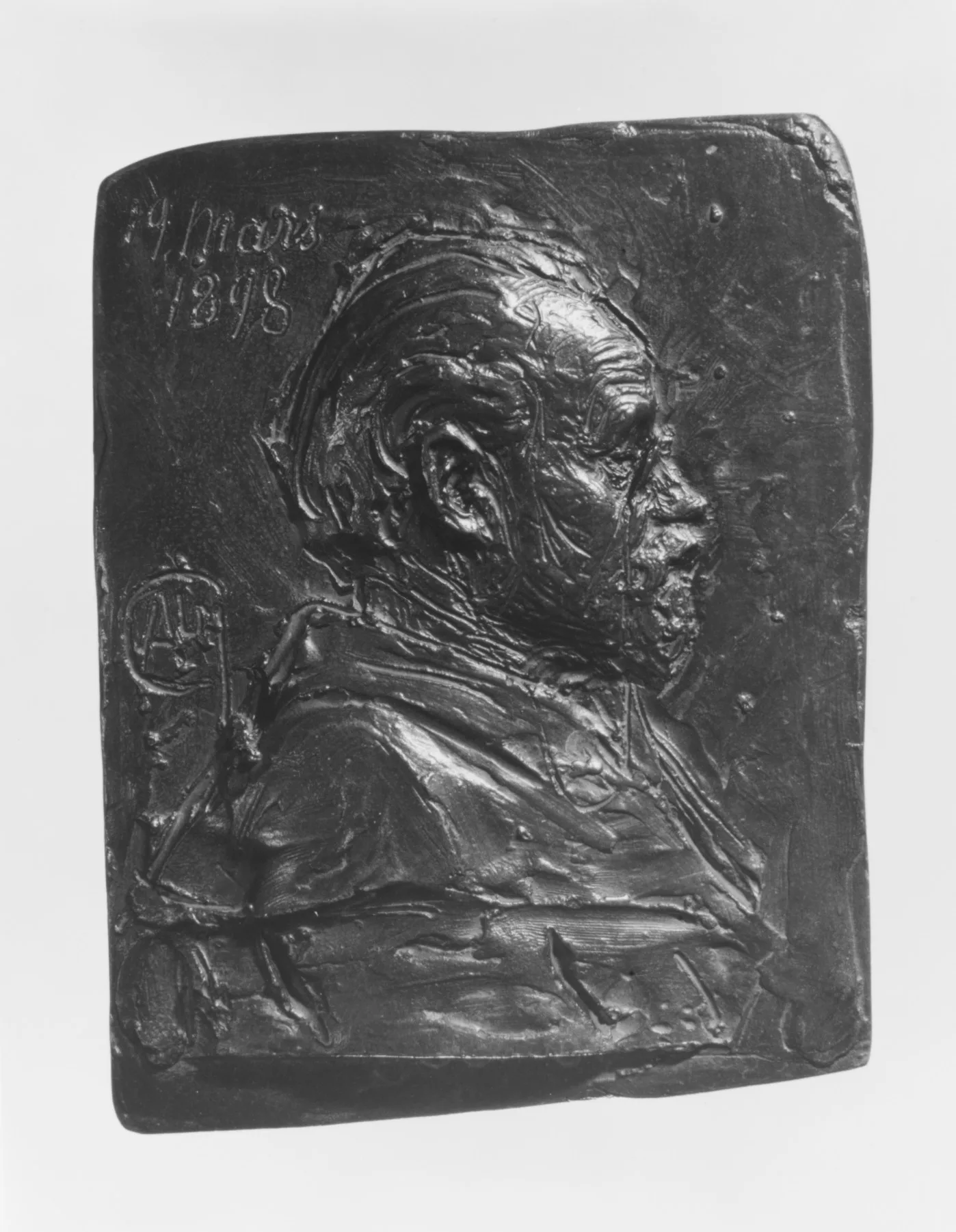 Relieve retrato de bronce obra de un medallista, perfil de medio cuerpo en una placa