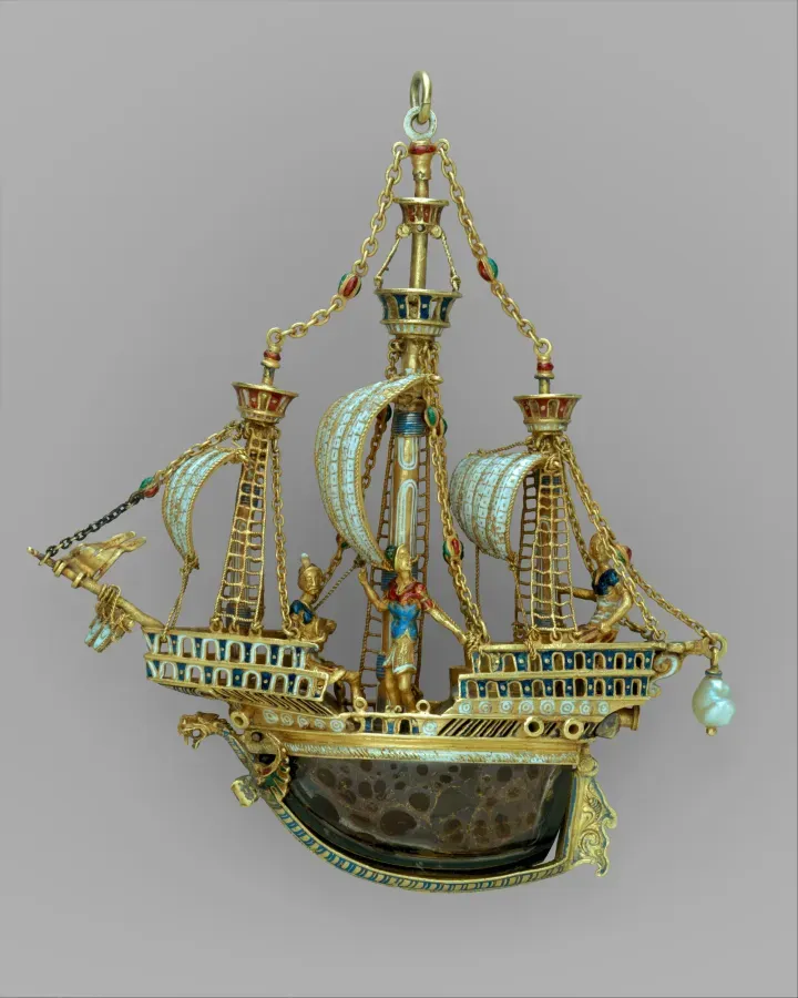 Colgante joya con forma de barco velero, con esmalte y gemas