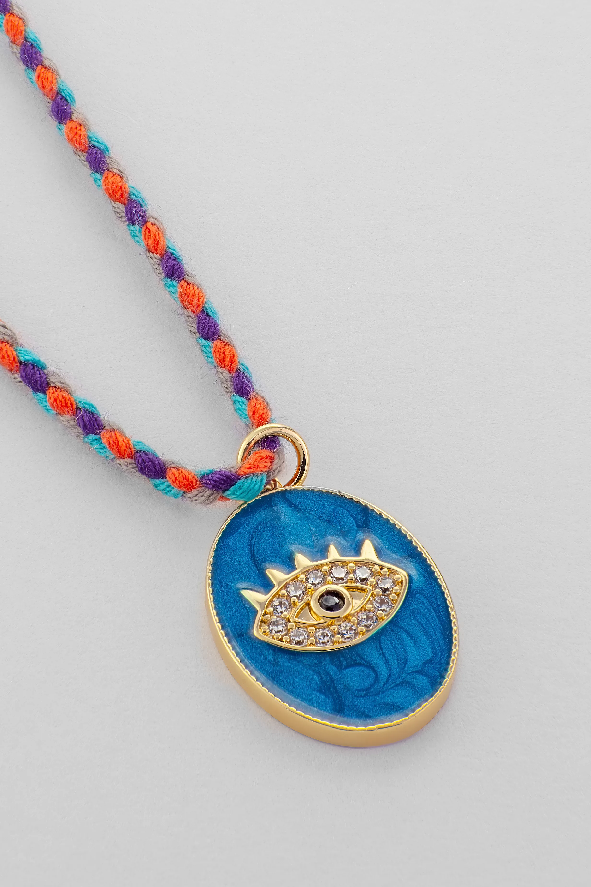 Símbolos místicos y del ojo en joyería: significado, historia y cómo llevarlos