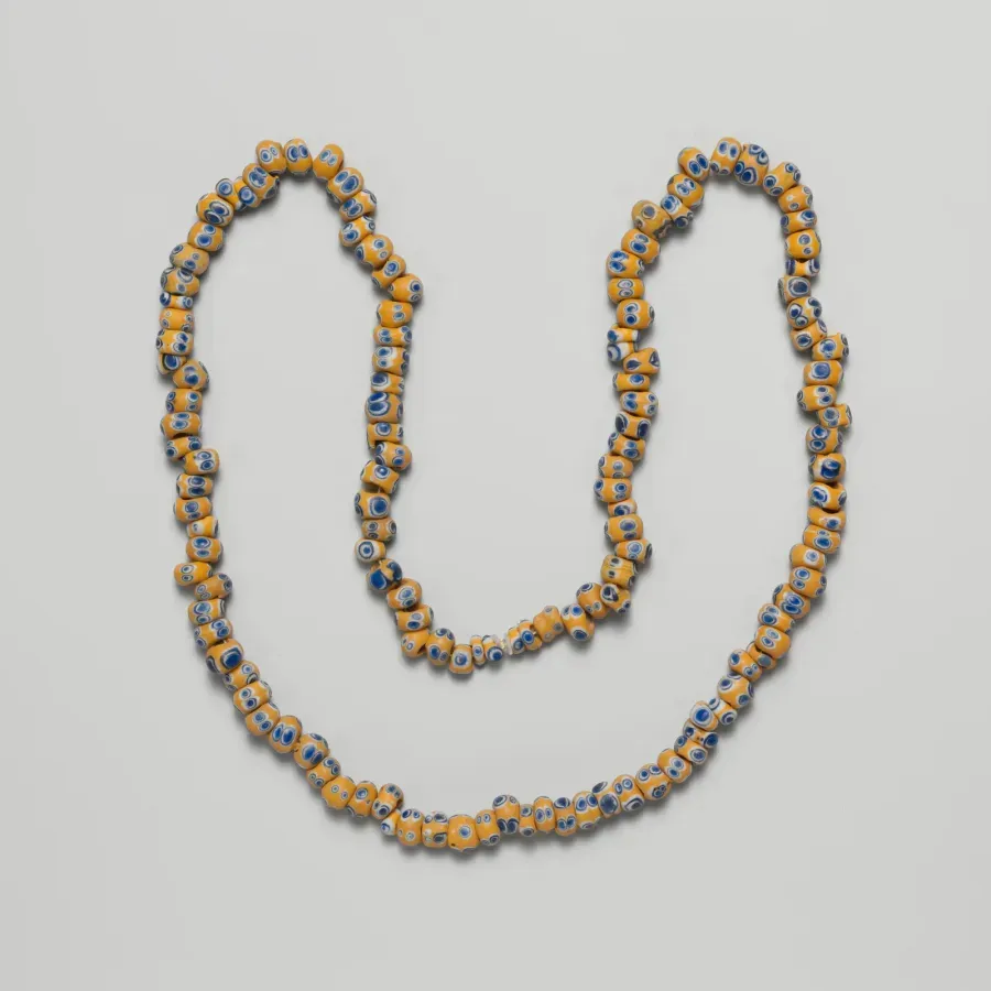 Conjunto de cuentas fenicias de vidrio con forma de ojo, hacia 330–70 a. C.