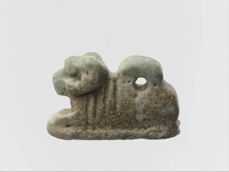 Amuleto egipcio antiguo en forma de carnero, fayenza, Periodo Tardio a Ptolemaico
