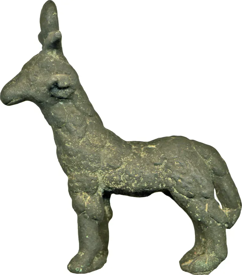 Figura en bronce del carnero Amon-Re con disco solar entre los cuernos, siglo II a. C.