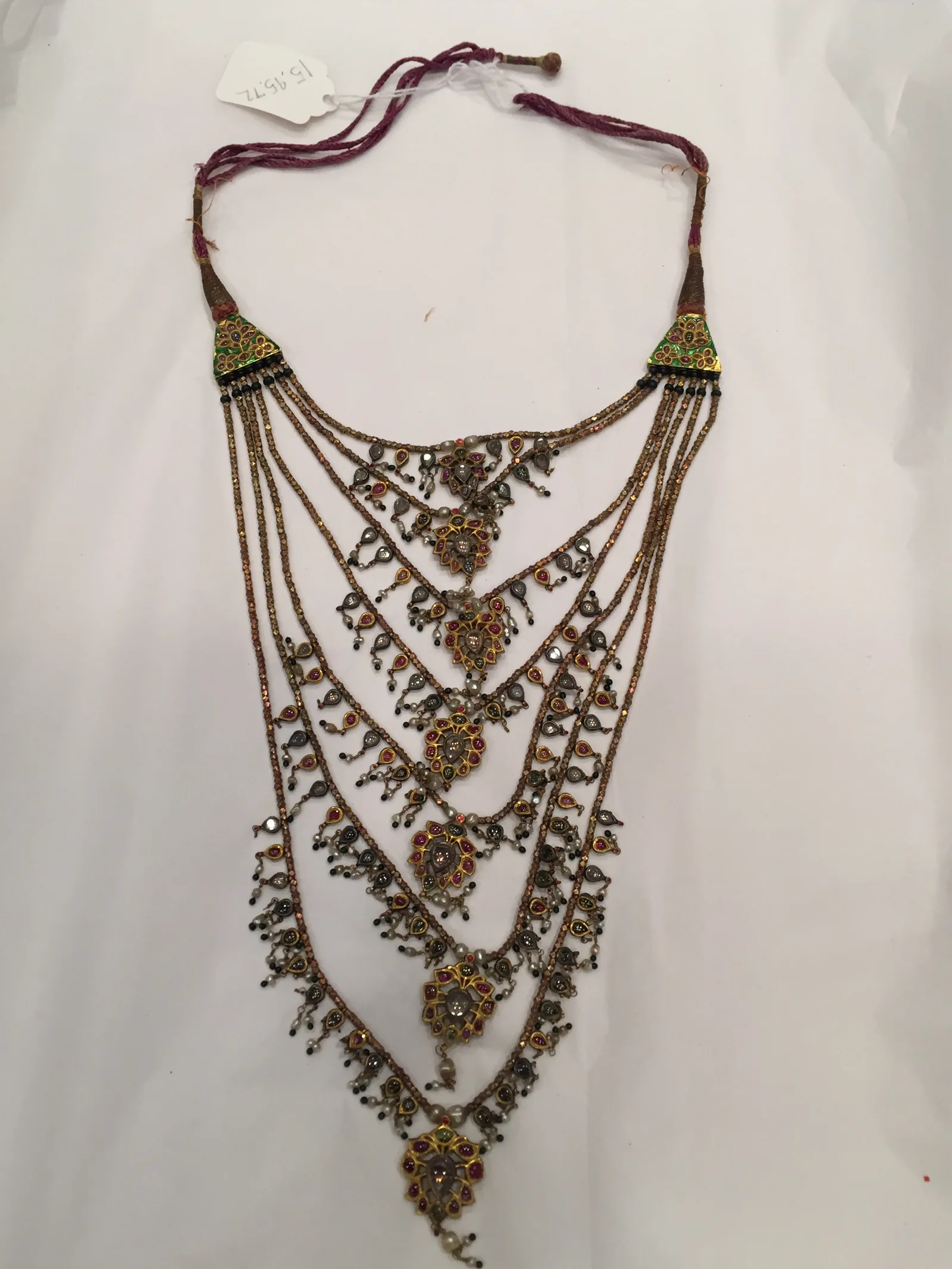 Collar de varias hileras de perlas y cuentas en varios hilos, siglo XVIII