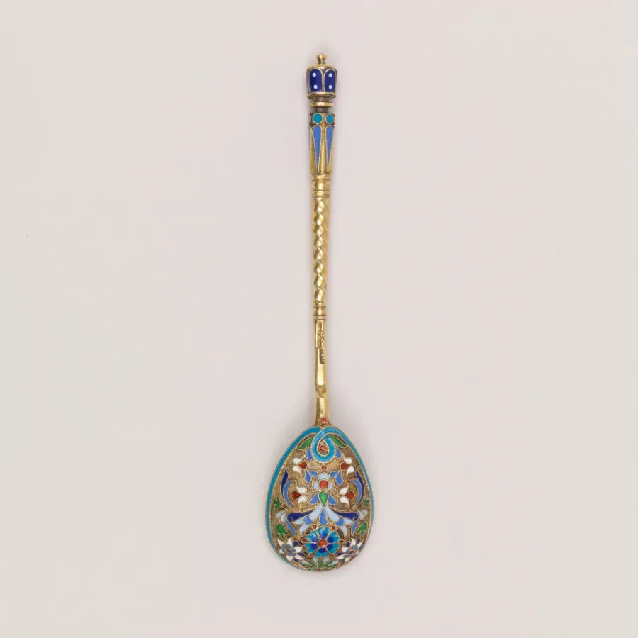 Cuchara de plata con esmalte cloisonné, Rusia, hacia 1890