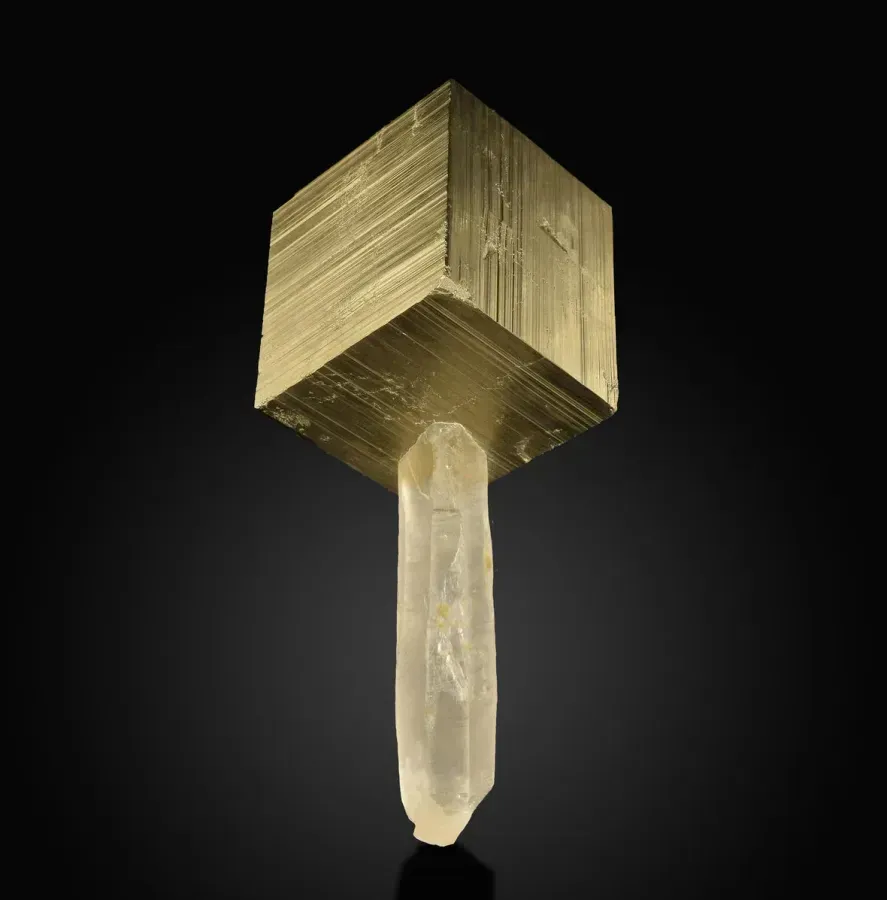 Pirita en joyería: la historia del oro de los tontos y la magia de la abundancia en 2026