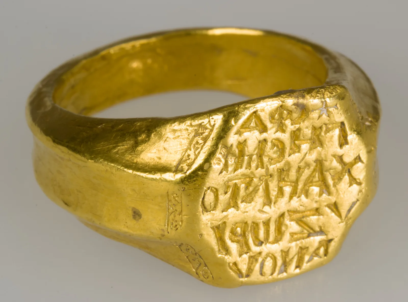 Anillo de sello familiar y reliquia: el anillo que se hereda