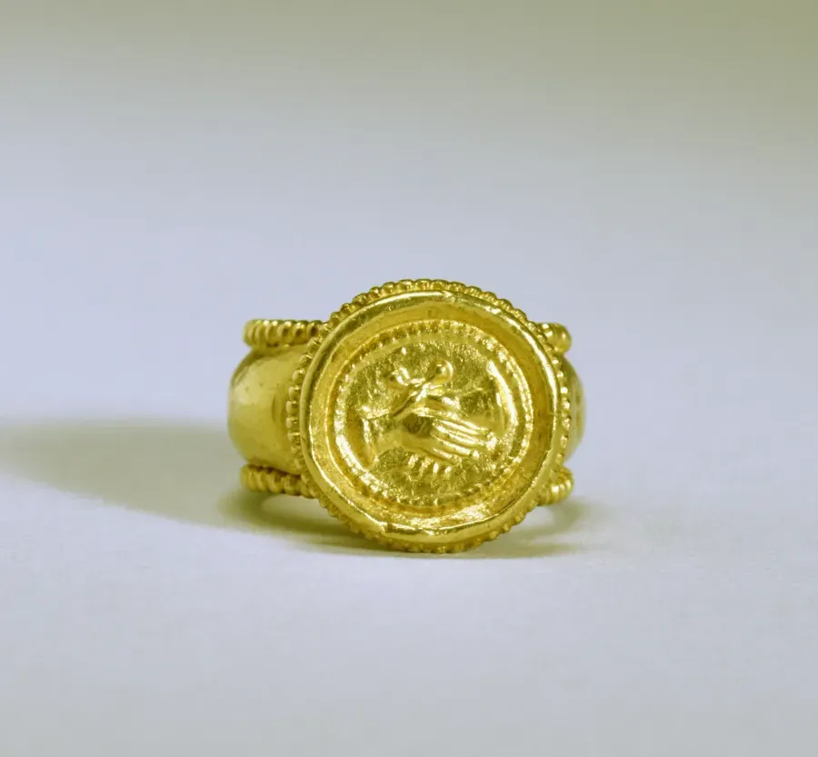 Anillo de boda bizantino del siglo VI, oro grabado