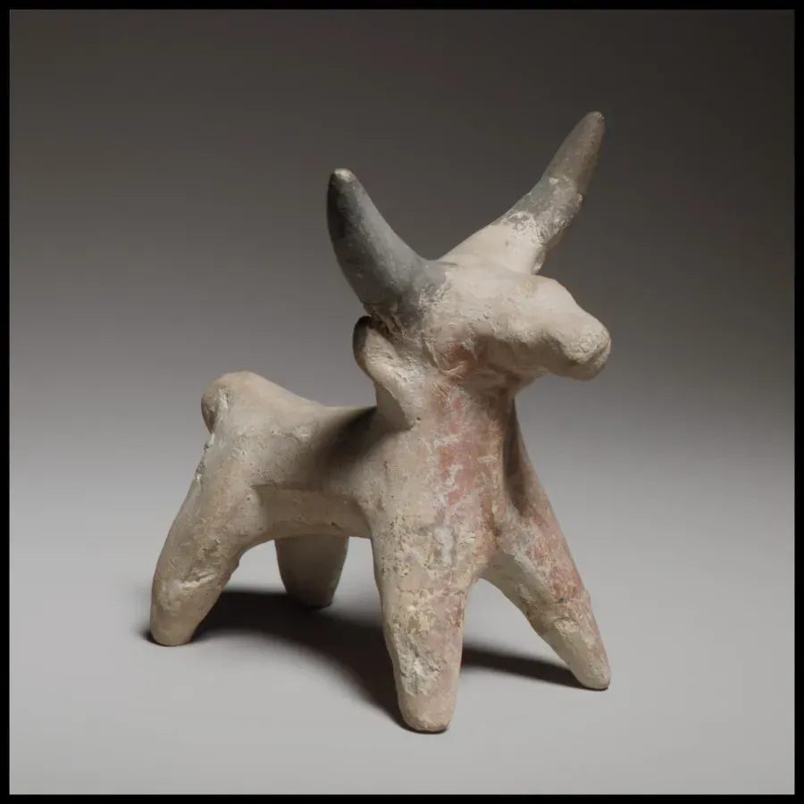 Figurilla de toro de terracota chipriota, hacia 600 a. C., coleccion del Metropolitan Museum
