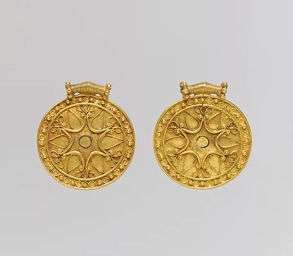 Colgante de oro en forma de disco