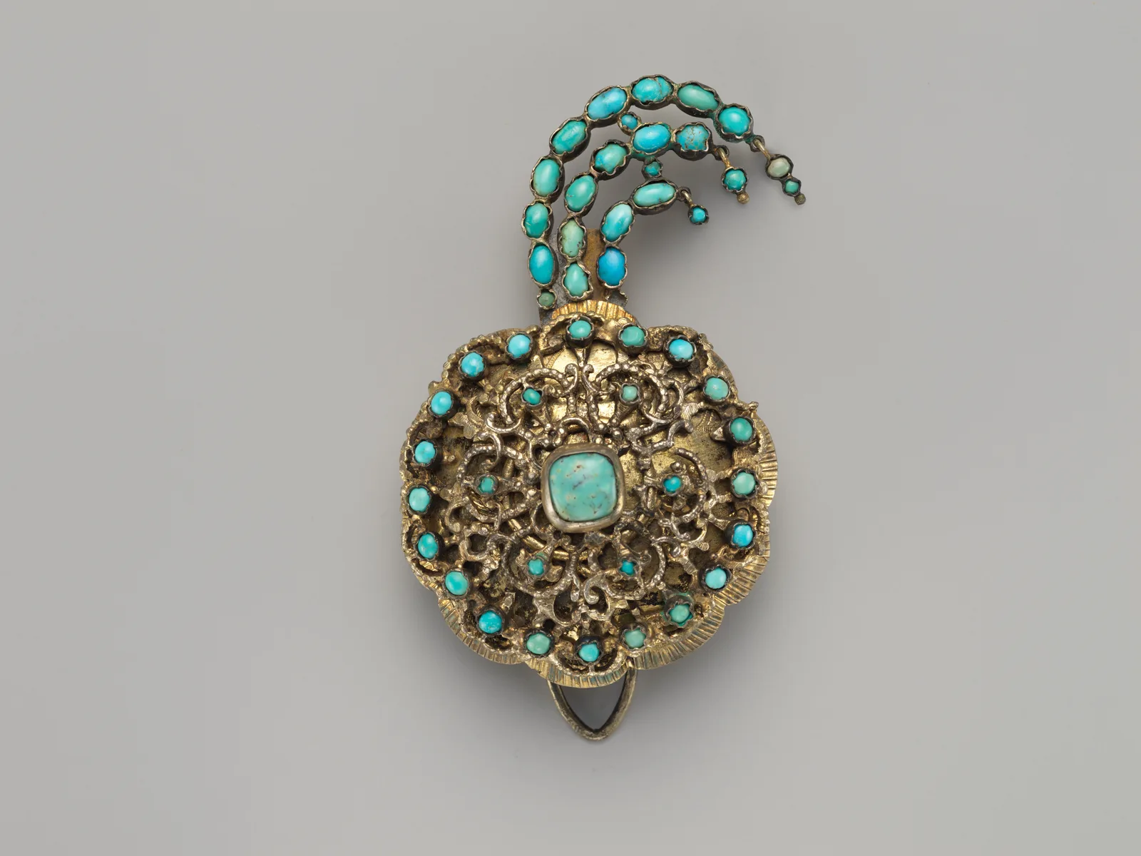 Ornamento otomano de turbante en plata dorada con filigrana e incrustaciones de turquesa, siglo XIX