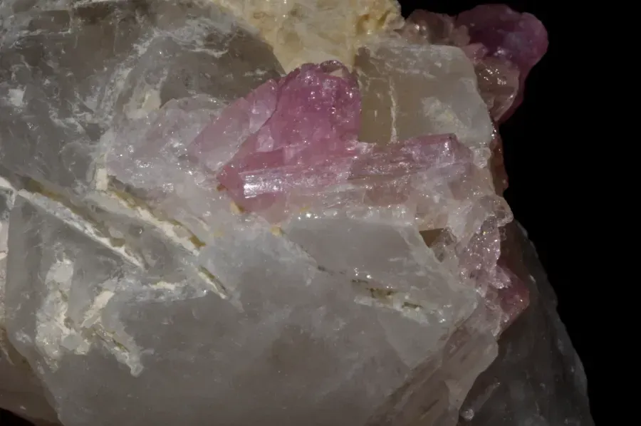 Turmalina rubelita: la piedra roja que se confundía con el rubí
