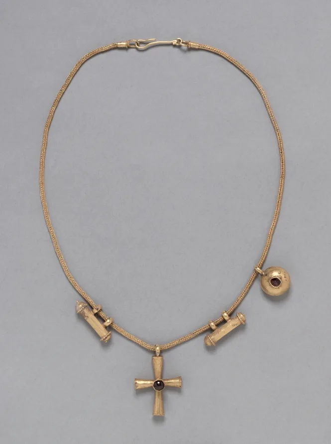 Старинное ожерелье с подвесками
