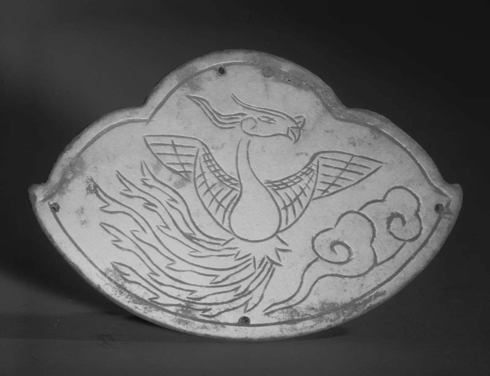 Colgante-placa chino de nefrita con dibujo tallado, siglos XII a XIII