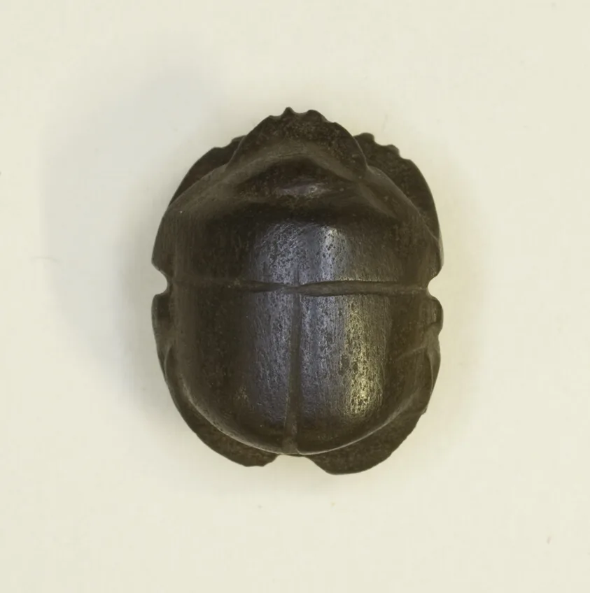 Amuleto escarabajo del antiguo Egipto