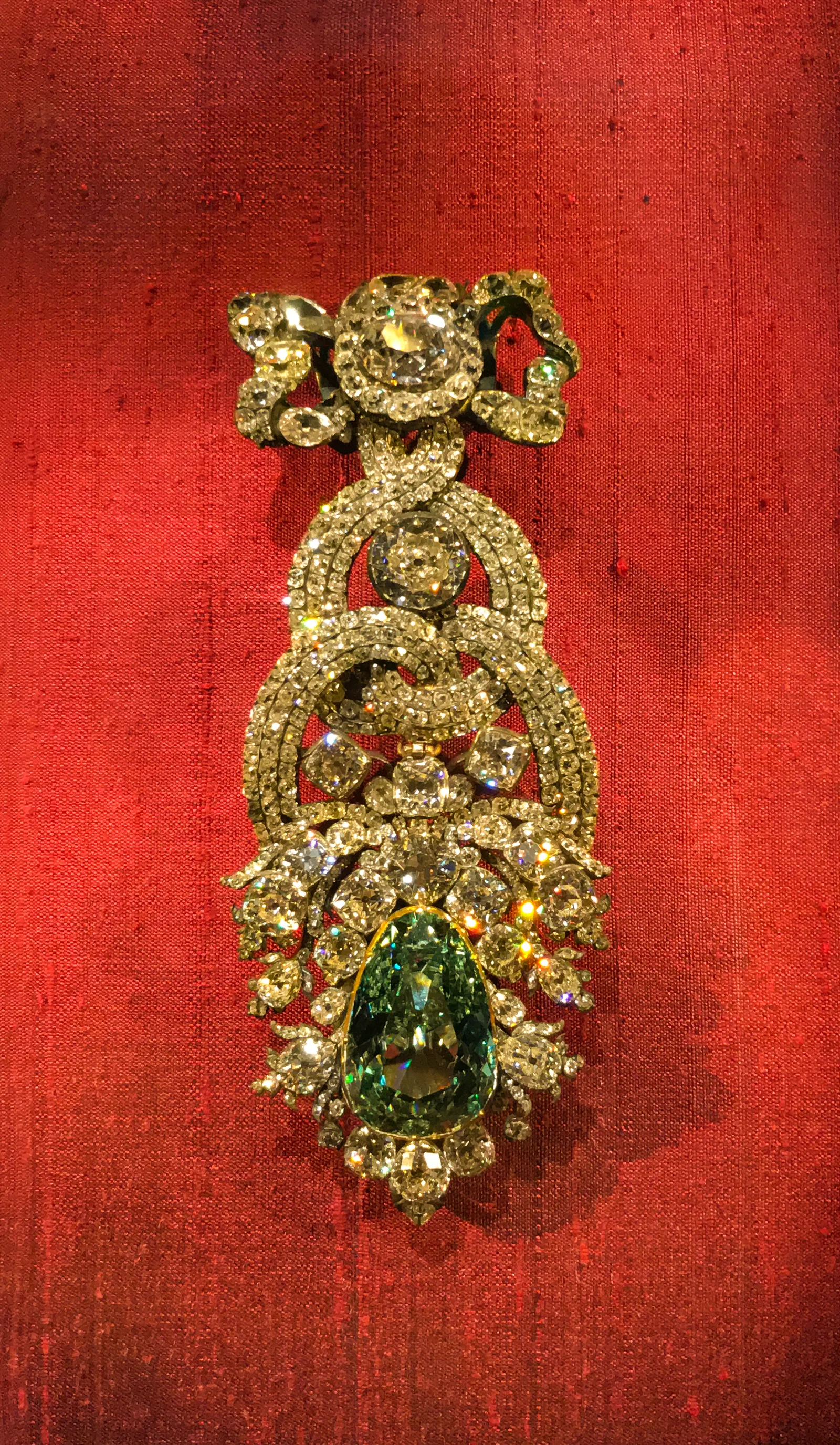 El Diamante Verde de Dresde en su engaste, Nueva Bóveda Verde, Dresde