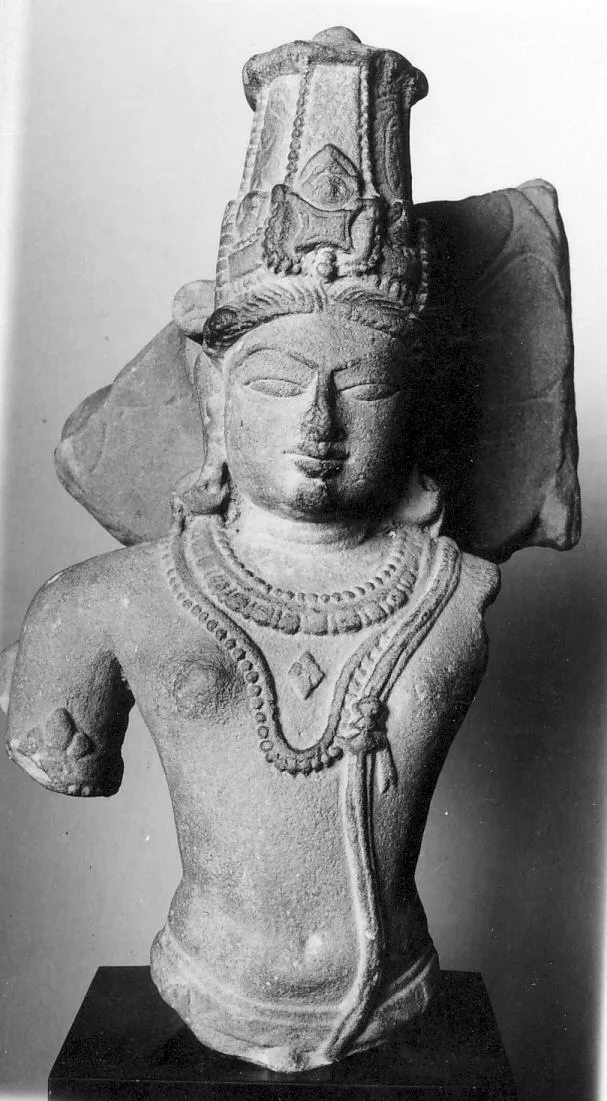 Figura de piedra de Vishnu, el dios guardián, India central, Madhya Pradesh