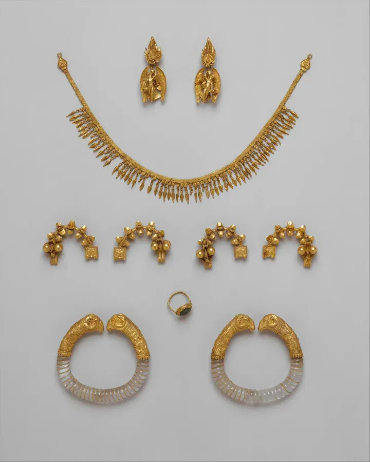 Joya griega antigua de oro con Ganimedes y el aguila, alrededor de 330 a. C., Metropolitan Museum