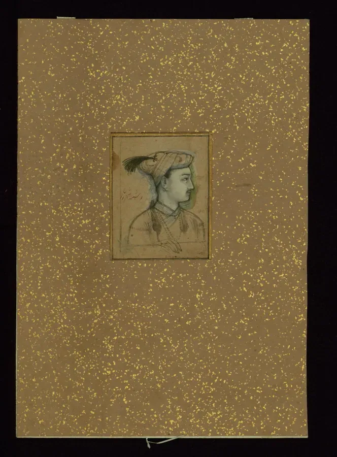 Príncipe mogol Shahriyar con collar de perlas y pendientes de perla, miniatura del siglo XVII