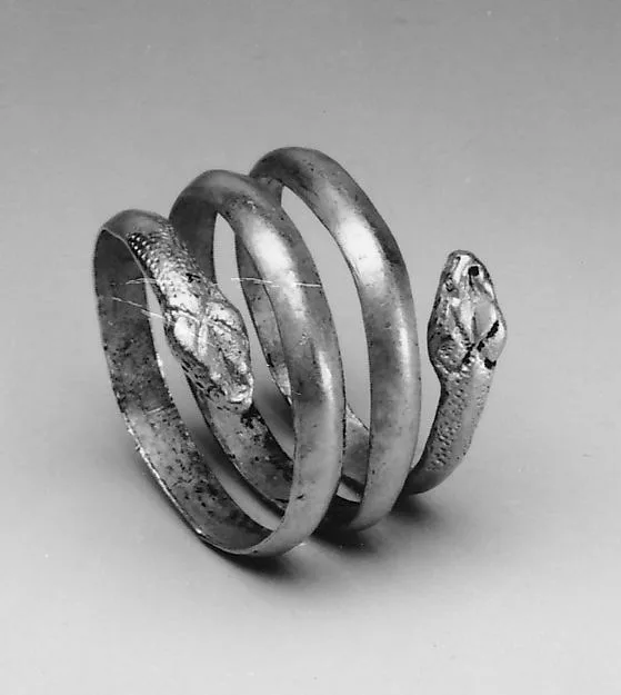 Anillo de oro en forma de serpiente