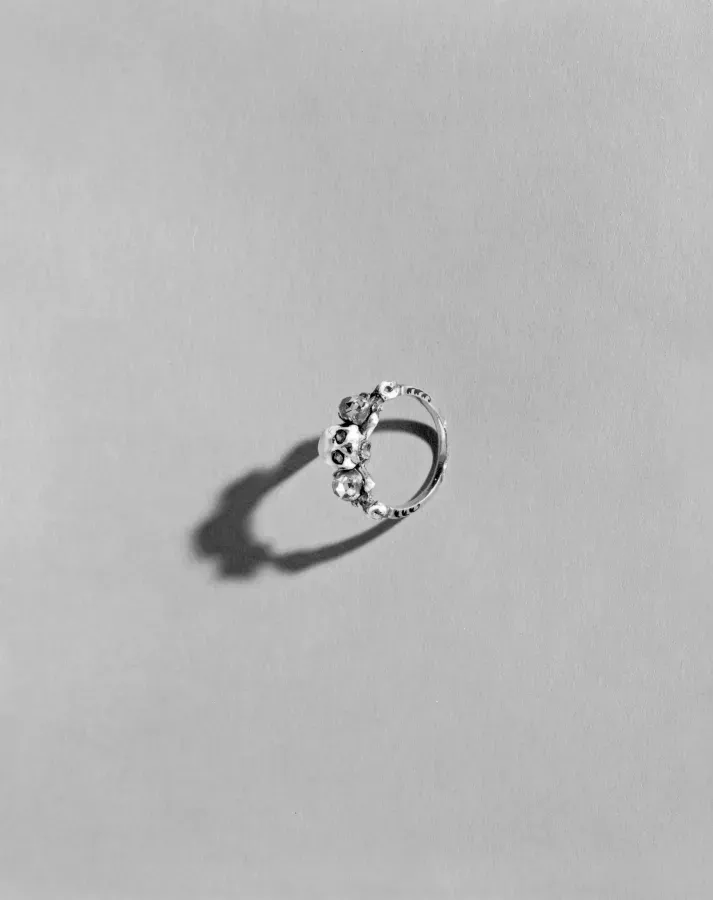 Anillo europeo memento mori con calavera, hacia 1600